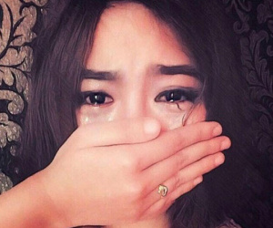 Bị đánh ghen dã man, cô gái bàng hoàng nhận ra mình đã bất đắc dĩ trở thành người thứ 3