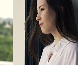 Để phản đối chuyện của bố mẹ, con gái tôi đã tự dùng dao rạch lên tay mình chữ 'hận'