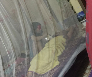 Hạnh phúc giản đơn: Chồng đi tiếp khách uống rượu say ngất ngưởng, vợ vẫn ân cần đút sữa chua cho chồng giải rượu