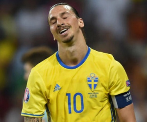 Ibra bị đồng đội chặn đường lên tuyển