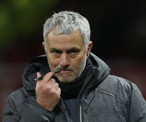 Nếu là Abramovich, ông sẽ khuyên MU sa thải Mourinho