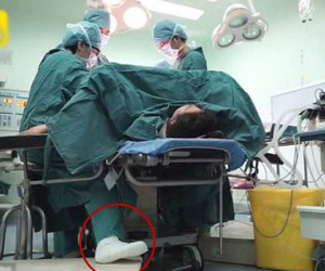 Nữ bác sĩ bị gãy chân vẫn tham gia ca phẫu thuật dài 5 tiếng