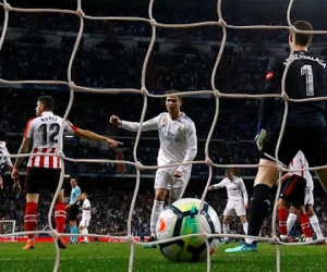 Ronaldo bị châm chọc vì nhận bàn thắng giống Harry Kane