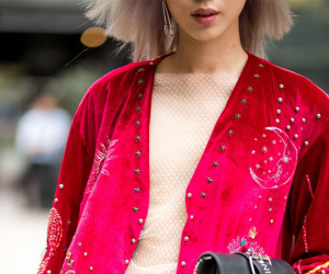Street style VIFW ngày 2: Đồ lưới, shorts, giày cao gót được... phái nam tận dụng triệt để