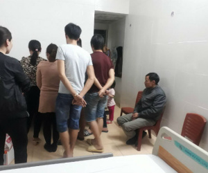 Mẹ của học sinh lớp 1 bị thương vì cô giáo lùi xe: 'Đau xót khi đến trường thấy con khóc đến kiệt sức, máu chảy khắp người'