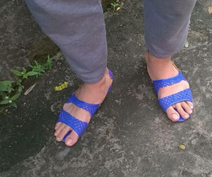 Nâng tầm 'cực phẩm' dép tổ ong thành sandal dạo xóm, dân mạng lo ngại Gucci sẽ học hỏi ý tưởng