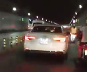 Video: Xe sang Audi chạy kiểu 'đường của mình' trong hầm vượt sông Sài Gòn