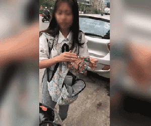 Tài xế Grab đòi khách trả thêm tiền vì phải chở 3, dân mạng tranh cãi ai đúng, ai sai