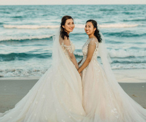 Xúc động đám cưới đồng tính của 2 cô gái từng là tình địch giữa bãi biển thơ mộng và lung linh ở Bình Thuận