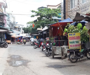 Truy bắt thủ phạm bịt khẩu trang cướp dây chuyền giữa chợ