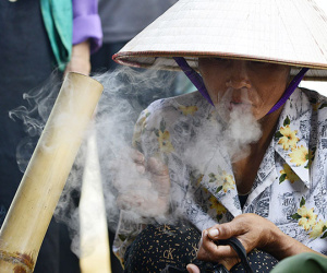Về nơi phụ nữ hút thuốc lào, nhả khói điệu nghệ như đàn ông