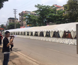 Bắc Giang: Rạp cưới khổng lồ dài bằng cả dãy phố, bên trong là 300 mâm cỗ ăn 2 ngày mới hết