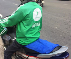 Chiếc khăn trải lên yên xe và lời nói ngại ngùng của tài xế Grabbike