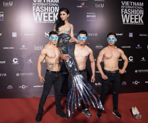 Nhìn lại những bộ cánh 'thảm họa' nhất thảm đỏ VIFW