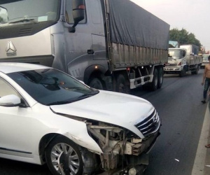 Tai nạn liên hoàn 3 xe dính chặt nhau tại quận 12