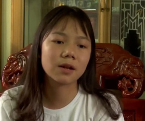 Video: Bị mẹ đẻ, anh trai lôi kéo, nữ sinh 15 tuổi quyết không tham gia 'Hội Thánh Đức Chúa Trời'