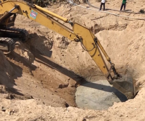 Video: Người dân Ninh Thuận chi tiền triệu đào hố tìm nước tưới cây