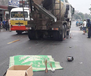Hà Nội: 2 người đàn ông tử vong dưới xe bồn sau vụ va chạm