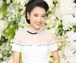 Nhã Phương xuất hiện rạng rỡ, đi xe Trường Giang tặng đến sự kiện