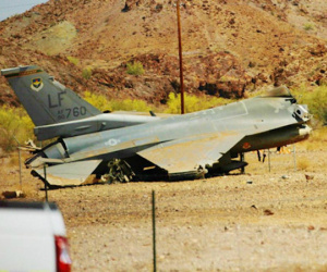 Tiêm kích F-16 Mỹ 'mất đầu' sau khi rơi