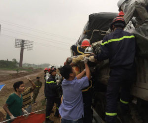 Xe tải đâm dồn toa trên cao tốc Pháp Vân - Cầu Giẽ trong ngày nghỉ lễ Giỗ Tổ Hùng Vương, 1 người tử vong
