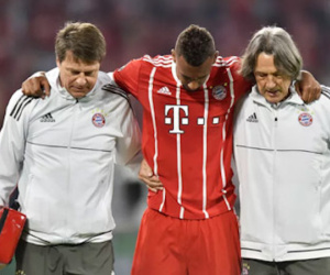 Bayern lo lắng với chấn thương của Boateng, Robben & Martinez