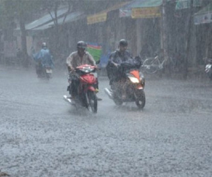 Dự báo thời tiết 26/4: Hà Nội mưa dông, vùng núi nguy cơ sạt lở