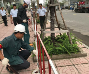 Hà Nội phá rào chắn ở đoạn đường tranh chấp giữa hai chung cư