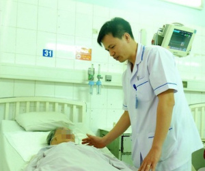 Nữ bệnh nhân ở Sài Gòn bị bệnh tim hiếm gặp được cứu sống nhờ... đốt cồn trong mạch máu