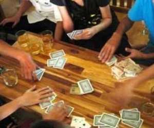 Phó công an xã bắt sòng bạc rồi nhận tiền con bạc