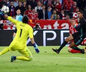 Ronaldo nổi điên với Navas, đòi Real ký ngay De Gea