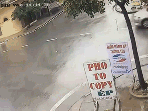 Video: Hai ô tô đâm nhau như phim tại ngã tư 'tử thần' ở Nam Định
