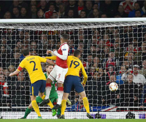 Arsenal bị Atletico Madrid cầm hoà dù chơi hơn người từ phút thứ 10