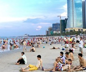 Giá tăng mạnh, khách sạn ở miền Trung vẫn 'cháy' phòng dịp lễ 30/4