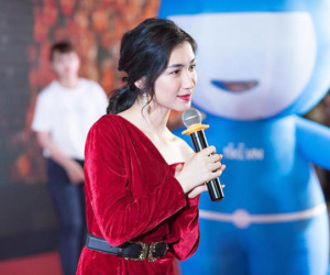 Hòa Minzy hoang mang kể lại câu chuyện bị Hội Thánh đức chúa trời tiếp cận khi đi hát