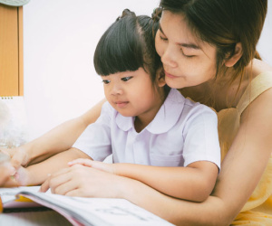 Phụ huynh Việt Nam đứng thứ hai thế giới về giúp con làm bài tập