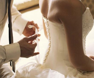Trút bỏ quần áo của vợ trong đêm tân hôn, tôi mới biết được sự thật đắng ngắt