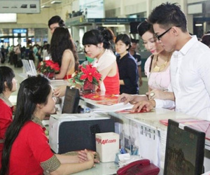 Vé máy bay 'nhảy loạn xạ' dịp nghỉ lễ 30/4