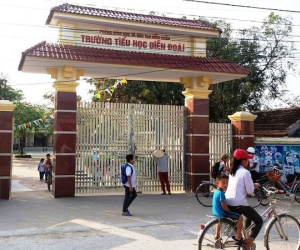 Tố nhà trường lạm thu, gần 200 phụ huynh cấm con đến lớp