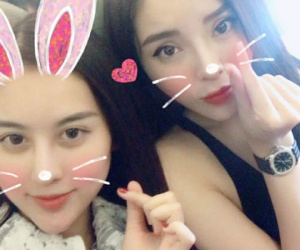 Cả thế giới ra mà xem có phải Kỳ Duyên nắm tay Huyền My đi chơi lễ?