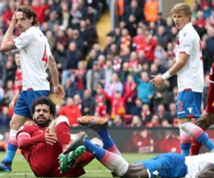 Klopp phàn nàn khi Salah liên tục bị triệt hạ