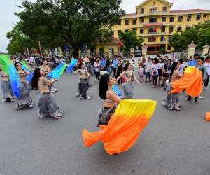 Lễ hội đường phố đặc sắc tại Festival Huế