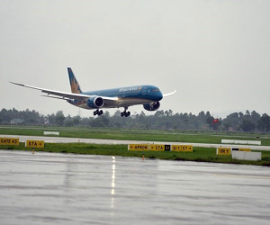 Máy bay Vietnam Airlines đáp nhầm đường băng ở Cam Ranh