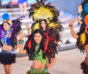 Video: Lễ diễu hành rực rỡ sắc màu tại Carnaval Hạ Long 2018