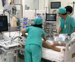 Bé trai 9 tuổi suýt chết sau vài ngày nôn ói, đau ngực
