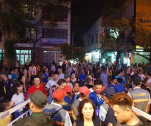 Hàng ngàn người chen kín tìm chỗ đẹp xem Lễ hội pháo hoa Đà Nẵng