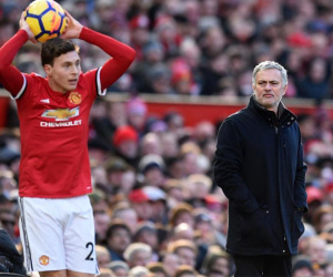 MU cho mượn Lindelof, sóng ngầm nổi lên ở Liverpool