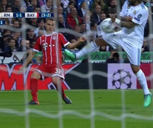 Bayern bị từ chối hai quả phạt đền trên sân Real