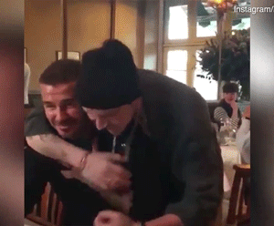 David Beckham hạnh phúc suýt bật khóc khi Brooklyn bất ngờ lặn lội về Anh mừng sinh nhật bố