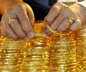 Giá vàng hôm nay 3/5: Vàng chao đảo trước ngưỡng nhạy cảm